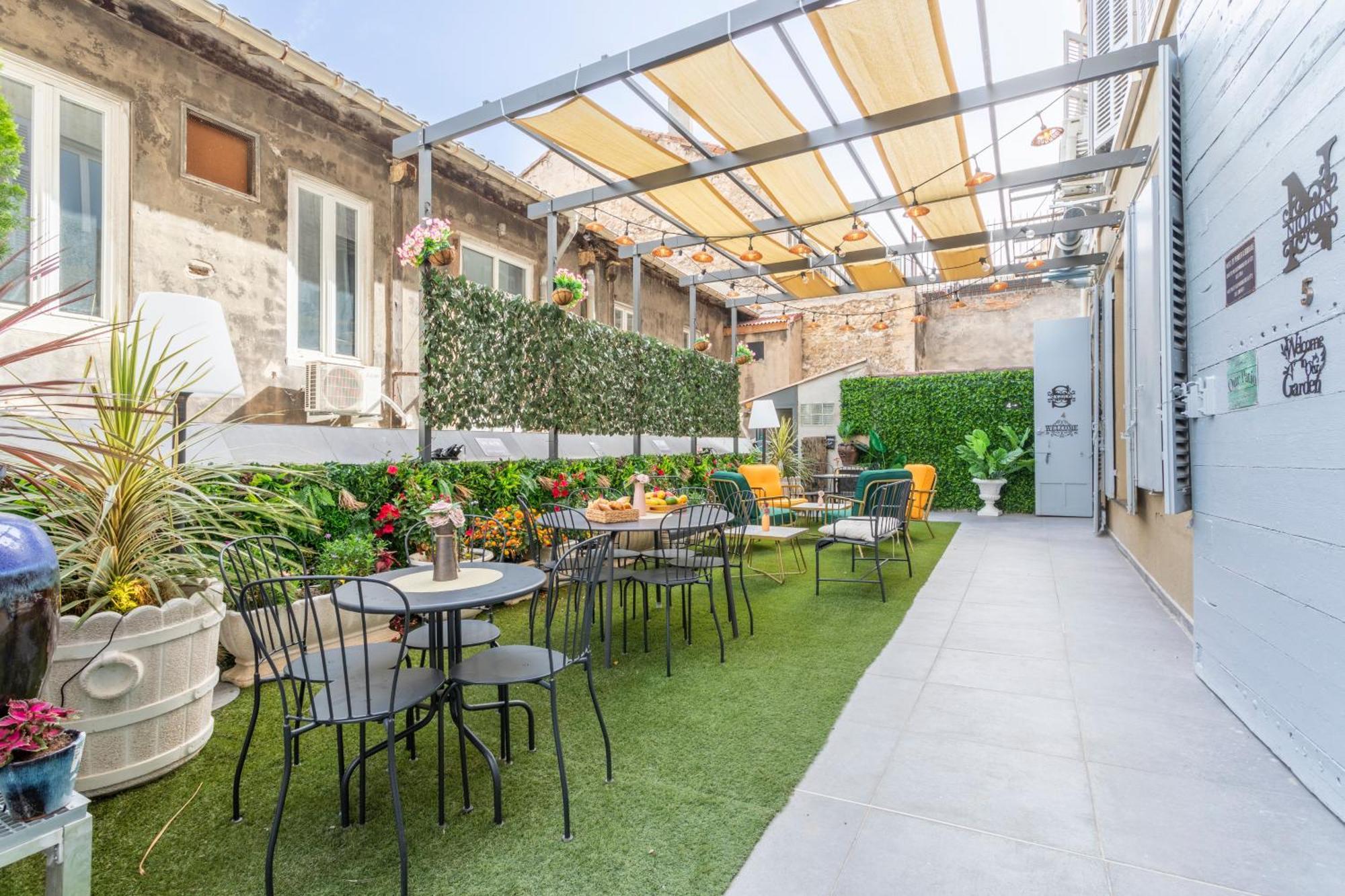 Adira Marseille Montgrand 2 Etoiles Apartment Bagian luar foto