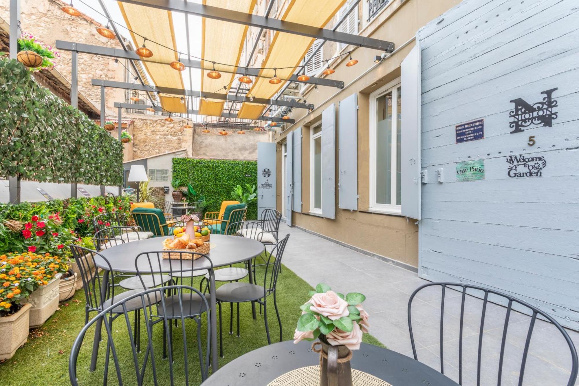 Adira Marseille Montgrand 2 Etoiles Apartment Bagian luar foto