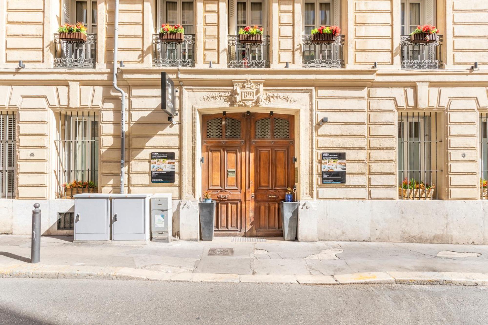 Adira Marseille Montgrand 2 Etoiles Apartment Bagian luar foto