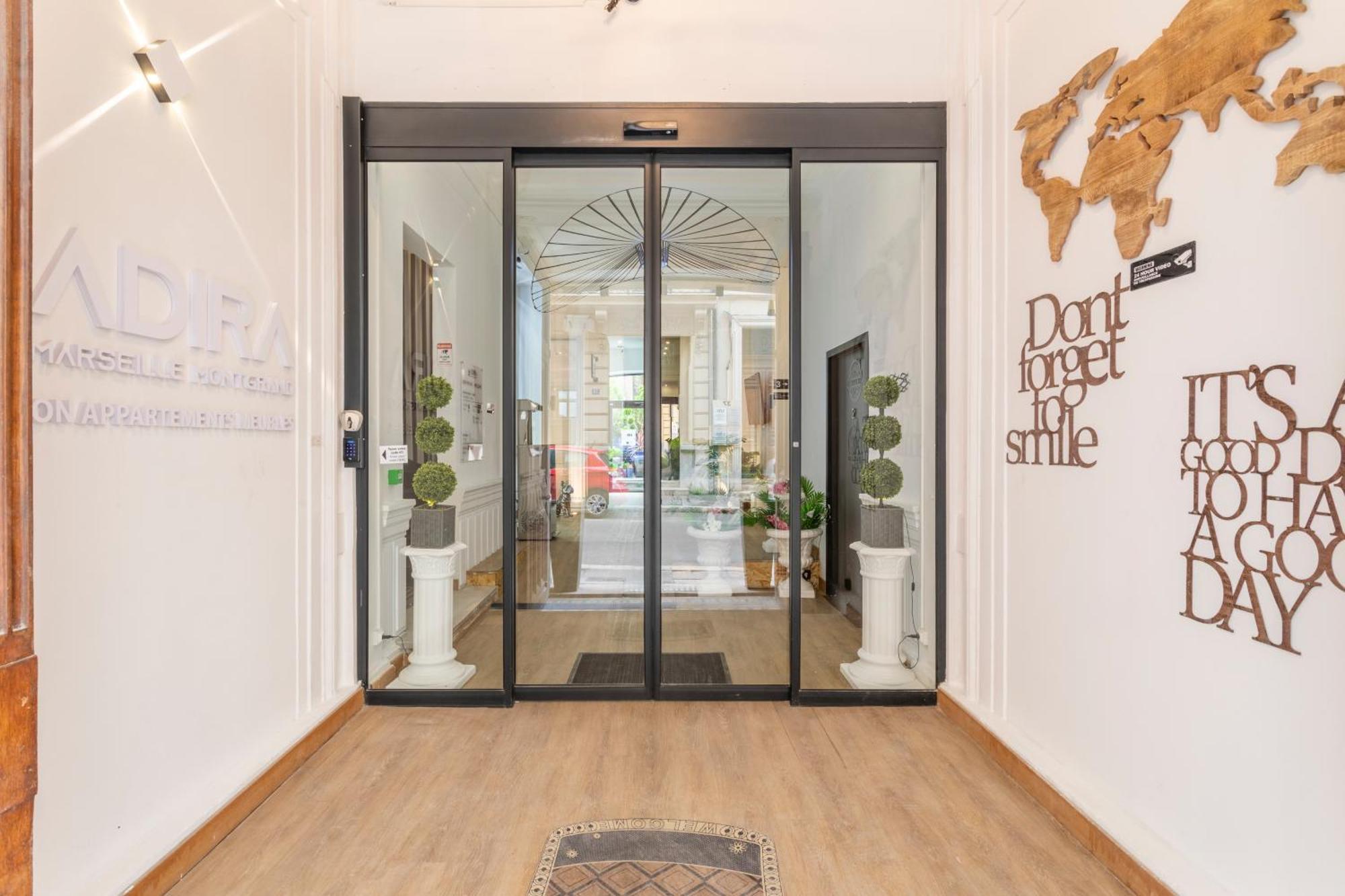 Adira Marseille Montgrand 2 Etoiles Apartment Bagian luar foto