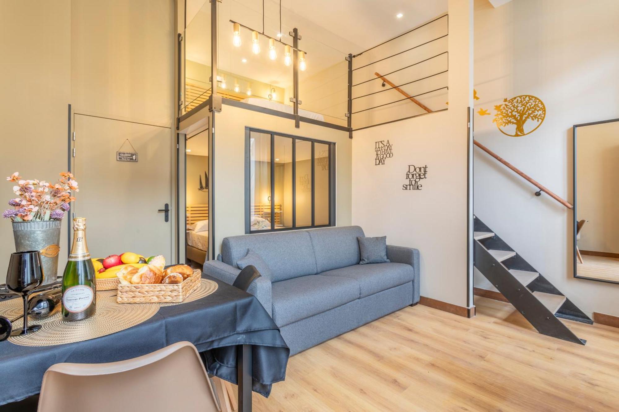 Adira Marseille Montgrand 2 Etoiles Apartment Bagian luar foto