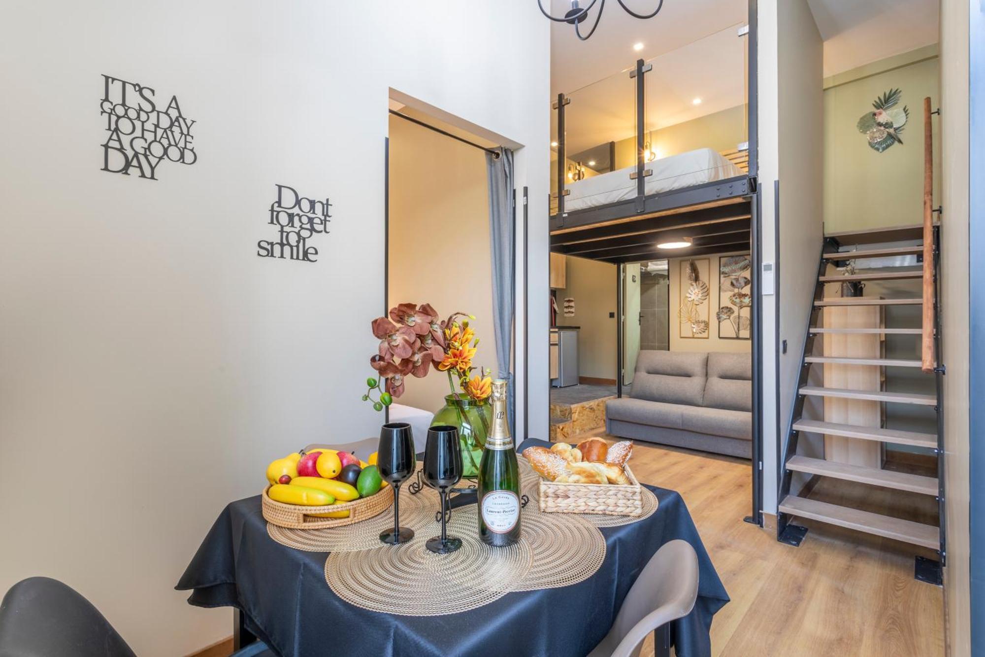 Adira Marseille Montgrand 2 Etoiles Apartment Bagian luar foto