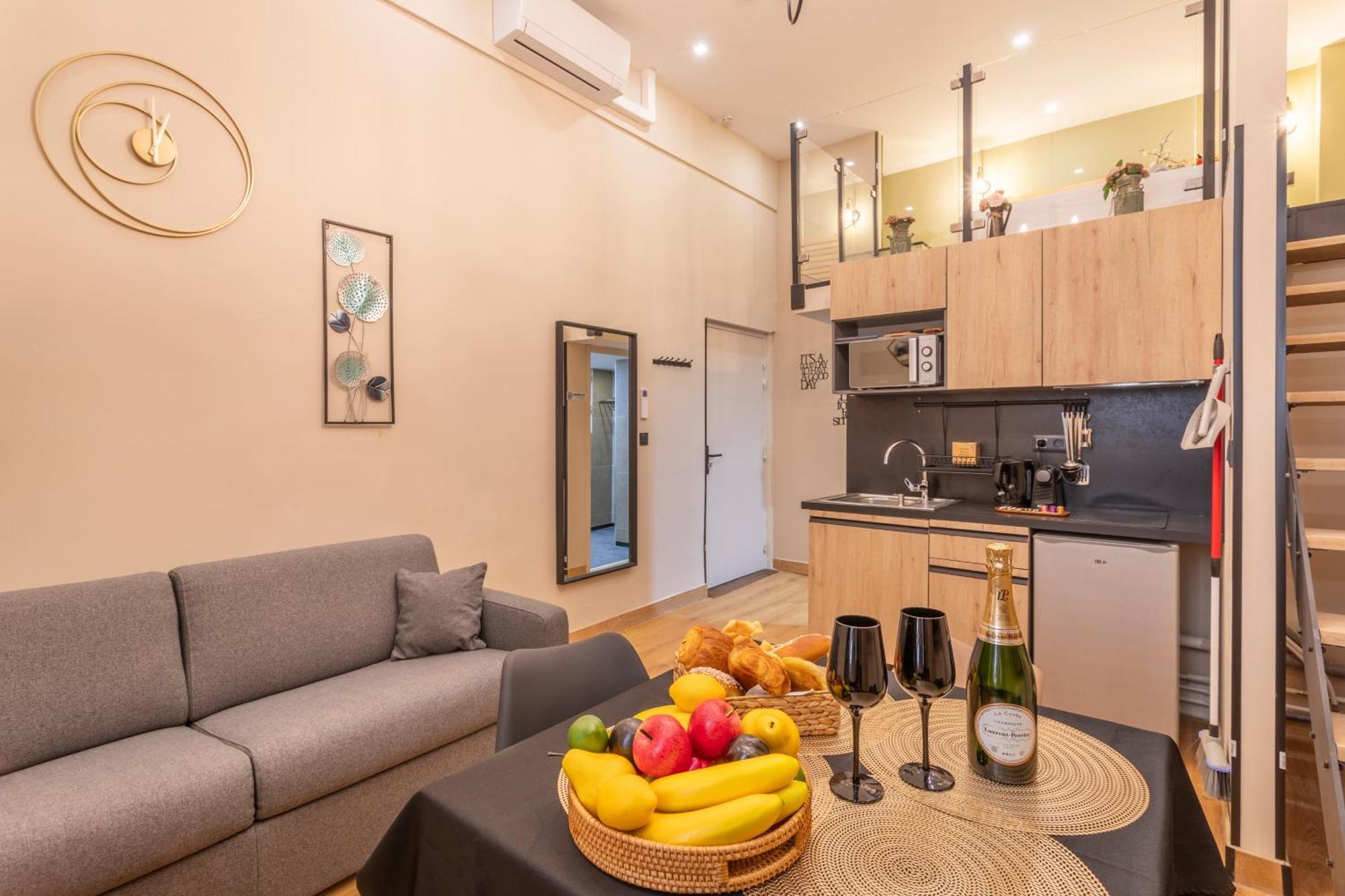 Adira Marseille Montgrand 2 Etoiles Apartment Bagian luar foto